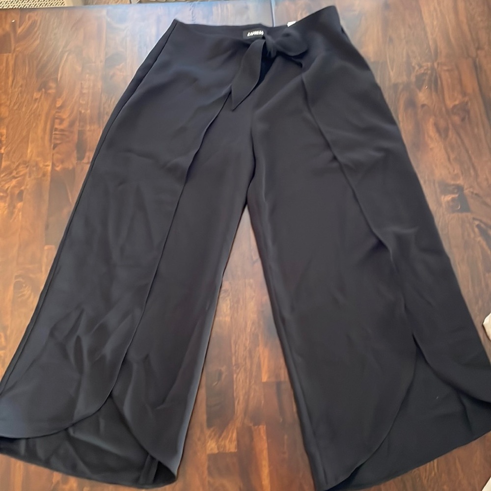 Express Black High Rise Crop Size 6R